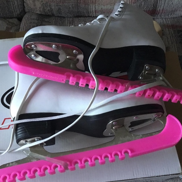 HESPELER  White & Black Skate Shoes For Girls - Picture 4 of 7